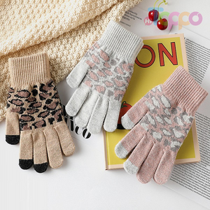 Autumn Winter Ladies Lovely Warm Leopard Jacquard Touch Screen Knit Gloves Texting Gloves