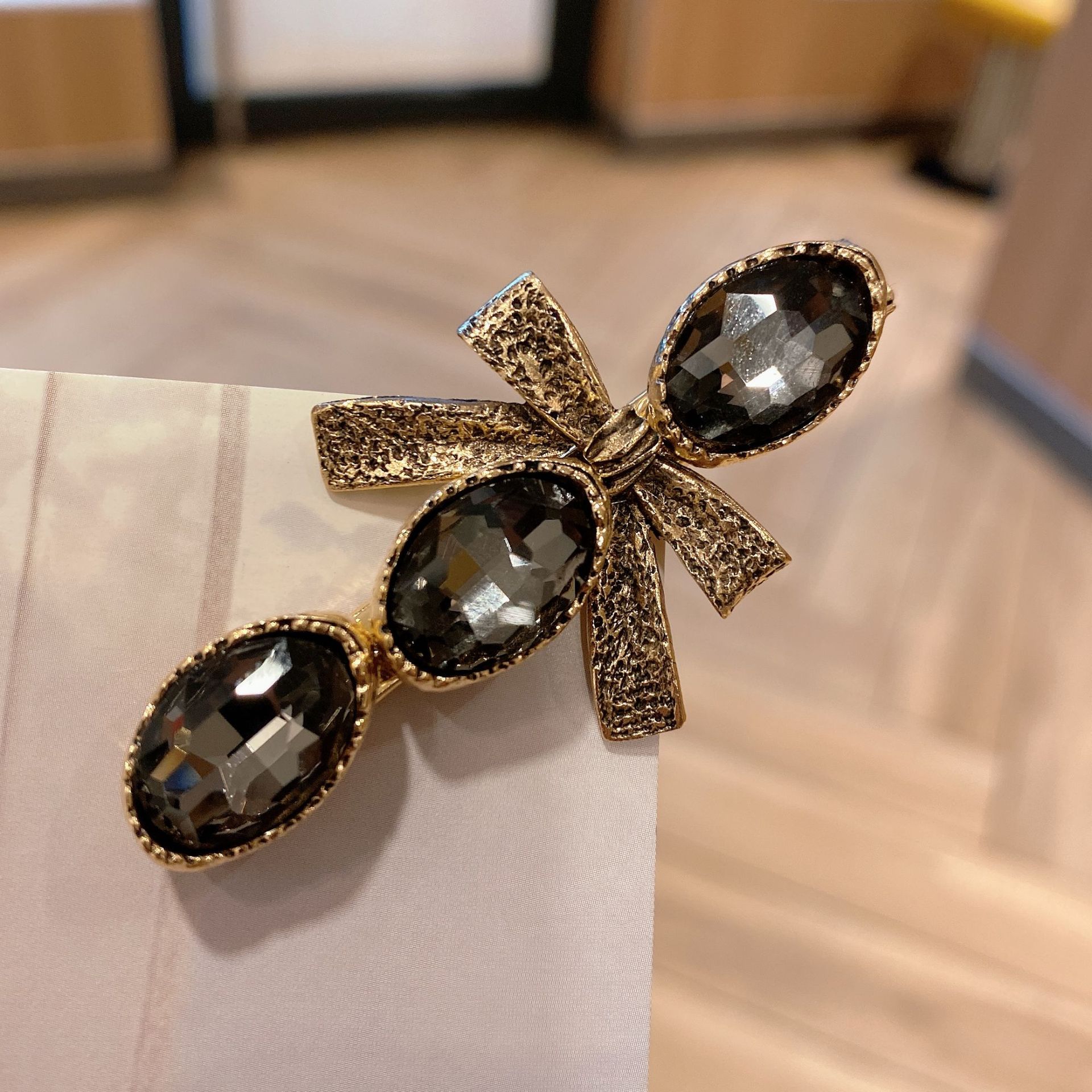 Vintage Crystal Duck Bill Clip